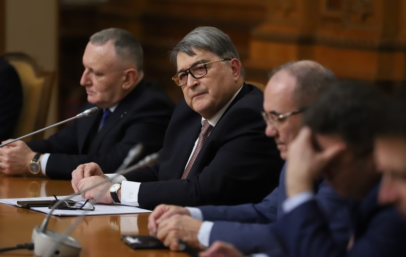 Emil Hurezeanu, la un pas de demitere. Cine e varianta luată în calcul la Externe de premierul Ciolacu SURSE