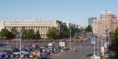 Câteva mii de simpatizanți AUR sunt în fața sediului Guvernului. Foto: Cristian Otopeanu