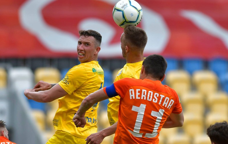 Fotbalist legitimat la un club din România, lăsat fără 40.000 de euro, după ce cardul i-a fost clonat