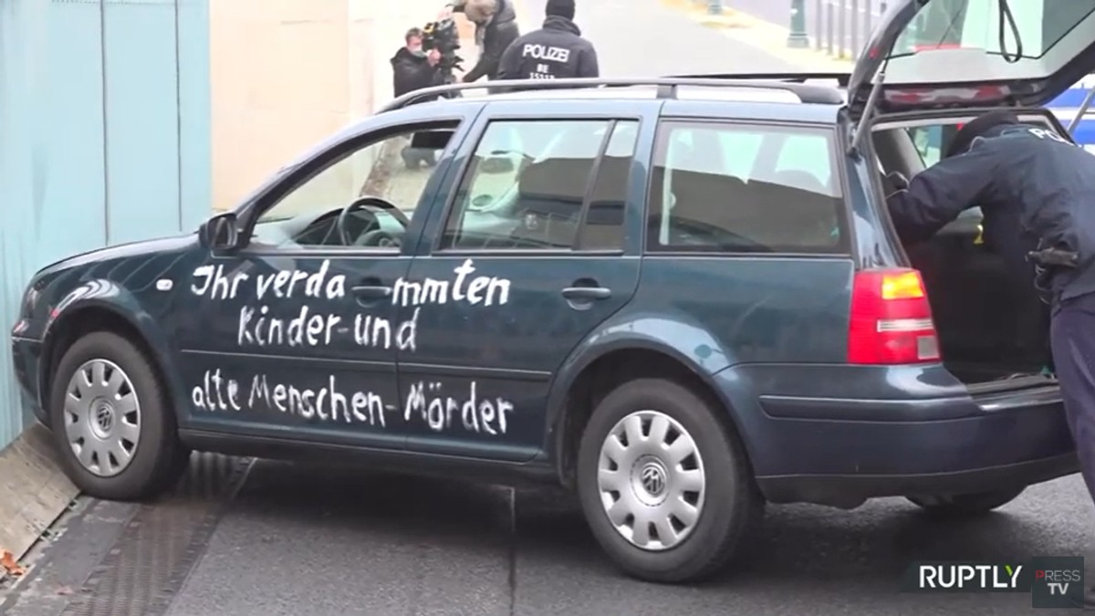 Mașina izbil gardul cancelariei Berlin