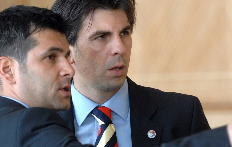 Răzvan Burleanu a publicat episodul 5 al atacului asupra lui Lupescu: ”A plătit firmei SEG un milion de euro pentru izolare fonică, băuturi alcoolice, servicii de telefonie mobilă și eșarfe”
