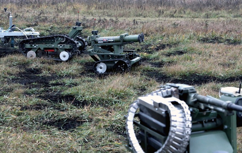 Sistemele robotice terestre Lehit, dezvoltate de specialiștii Legiunii Internaționale din cadrul Serviciului de Informații al Apărării din Ucraina, sunt fotografiate în timpul unei demonstrații în Ucraina