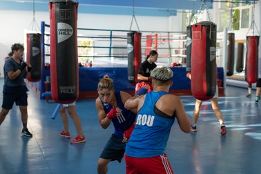 Claudia şi Lăcrămioara scriu istorie în boxul feminin din România
