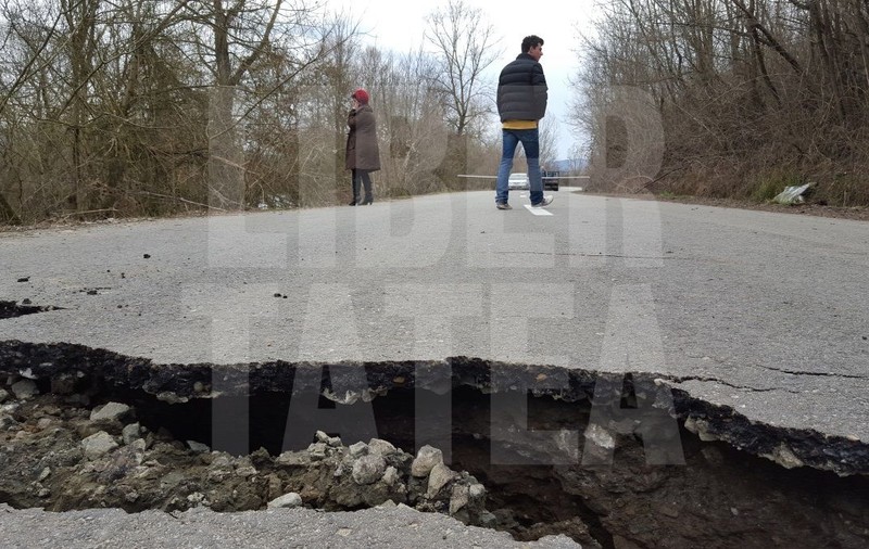 Drum surpat în Arad! Adâncitura are 3 metri! VIDEO