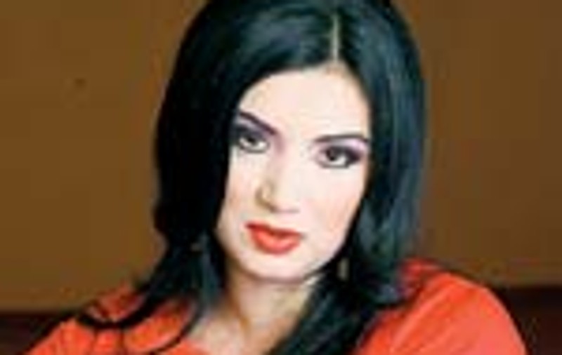 Adriana Bahmuteanu a primit de ziua ei cinci bratari de aur 