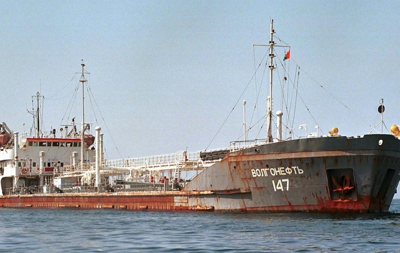 Un alt petrolier rusesc trimite semnale de alarmă în Marea Neagră. Cum arată dezastrul lăsat de primele două nave scufundate