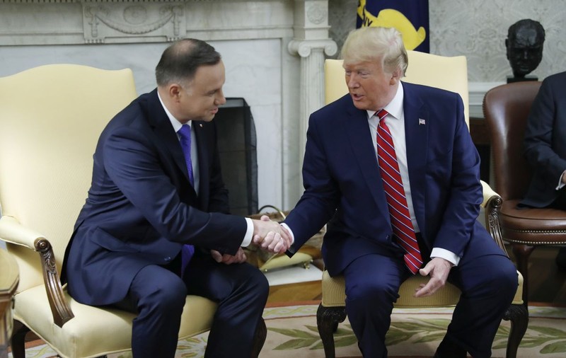 Polonia a scăpat de vizele pentru SUA. Trump a aprobat intrarea țării în programul Visa Waiver