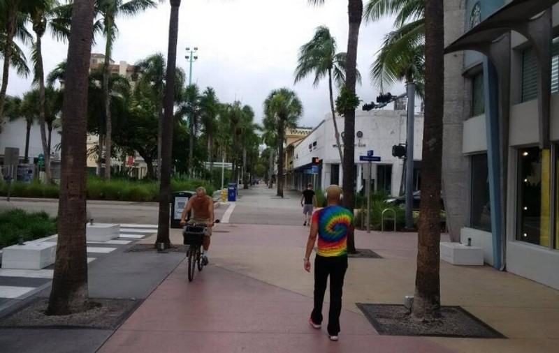 Măsuri împotriva atacurilor cu vehicule în Miami Beach. Mai multe bariere de beton, amplasate în oraș