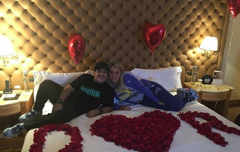 Maradona, primit regește la Roma. Argentinianul a venit cu iubita și cu fiul său / GALERIE FOTO