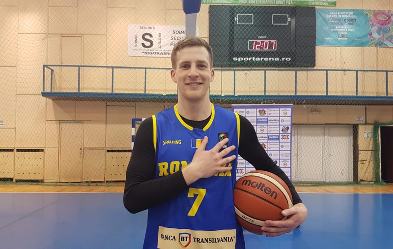 Un fotbalist în naționala de baschet a României: ”Idolul meu a fost Ronaldinho”