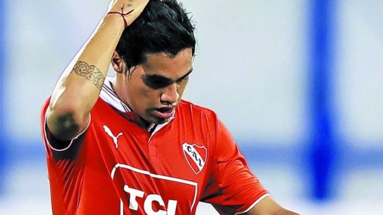 Julian Velazquez, în tricoul lui Independiente FOTO: infobae.com