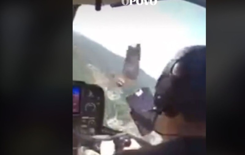 Momentul în care un vultur intră în parbrizul elicopterului, în Brazilia | VIDEO