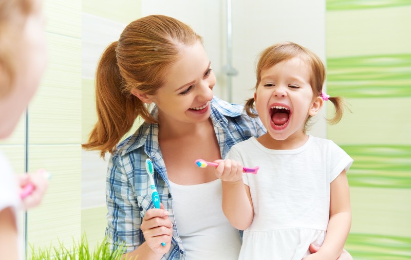 7 metode prin care spălatul pe dinți devine o joacă pentru copii