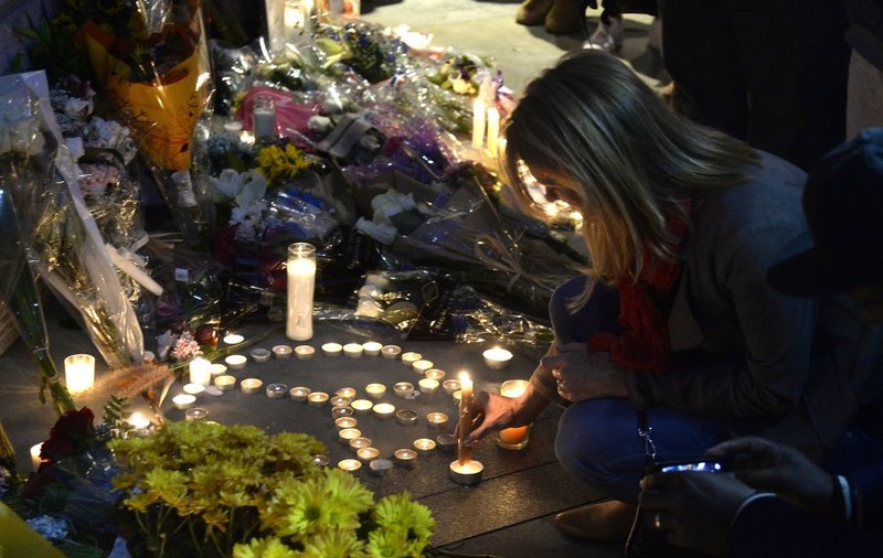 "E declarată o situaţie de război în Franţa". O jurnalistă şcolită şi stabilită în Paris vorbeşte despre teroarea din Paris