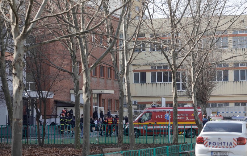 Tatăl elevului care a folosit spray lacrimogen împotriva colegilor spune că acesta s-a apărat, după ce a fost lovit. Băiatul a fost pus sub control judiciar