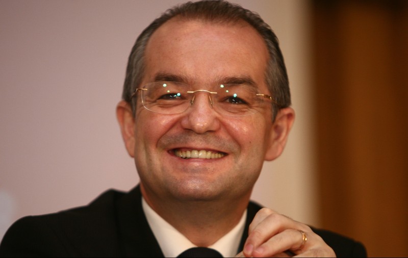Emil Boc, cu soția în cârcă la UNTOLD. Cum s-au distrat cei doi în mulțime | FOTO ÎN ARTICOL