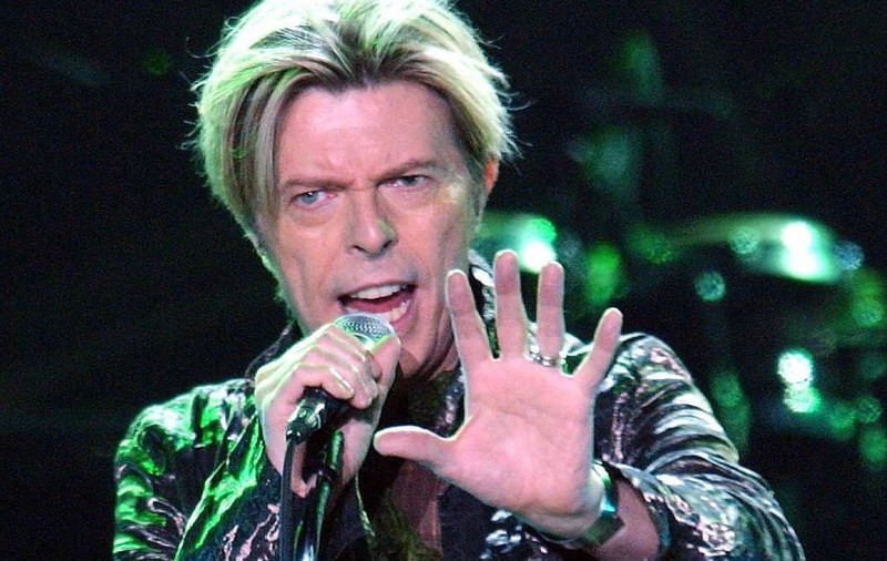 Un pumn de la cel mai bun prieten i-a schimbat culoarea ochilor lui David Bowie