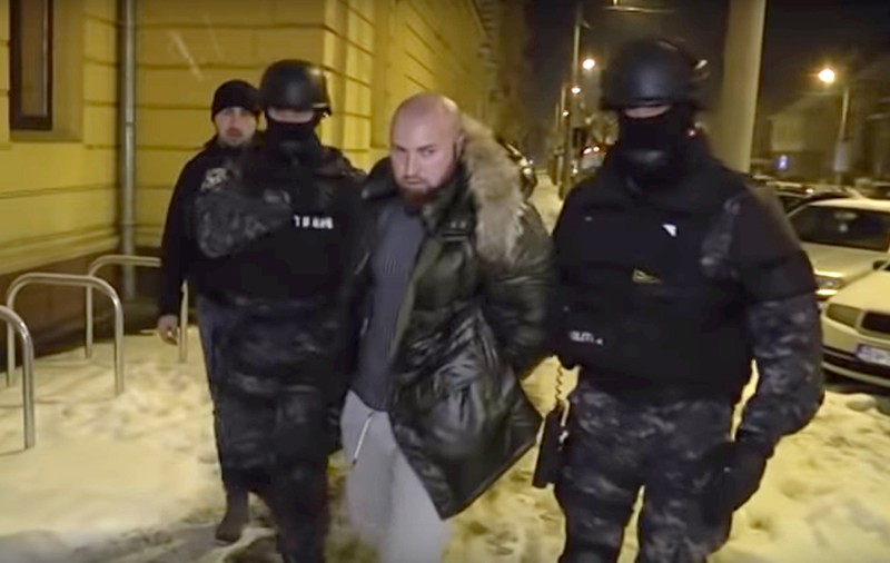 Trei bărbați, reținuți după crima din Mediaș. Doi dintre suspecți erau eliberați condiţionat / VIDEO
