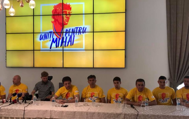 Discurs emoționant al lui Neșu înaintea galei ”Uniți pentru Mihai”: ”Am stat toată noapte și...”. Hagi: ”Să vedem ce mai știm cu mingea”