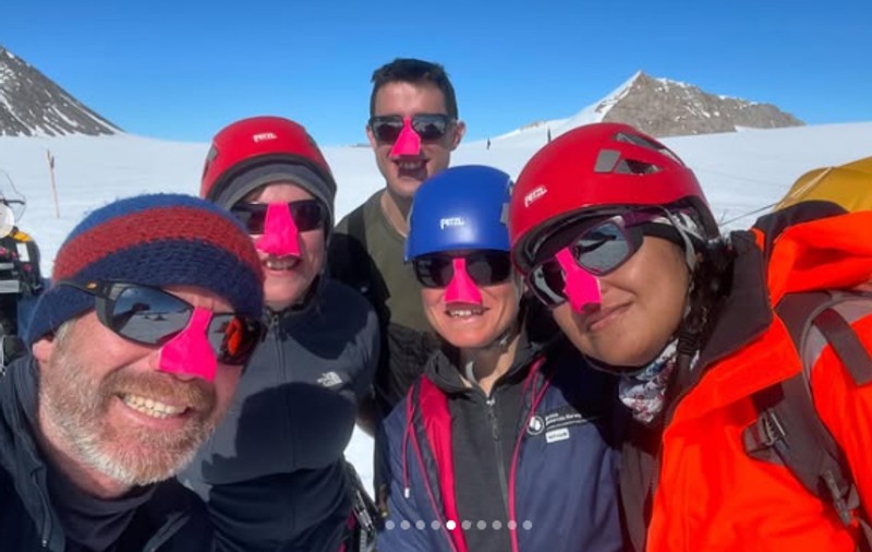 Cum sărbătoresc Crăciunul cercetătorii din Antarctica: „Schiem legați ca renii Moșului și ne delectăm cu puțină înghețată” | VIDEO