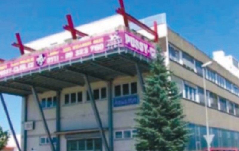 Curvele românce dorm pe trotuare