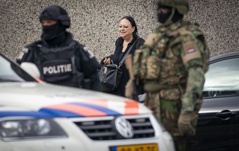 Liderul unei bande de traficanți de droguri, nevoit să se reprezinte singur în instanță, în Olanda, după ce avocata sa a fost arestată