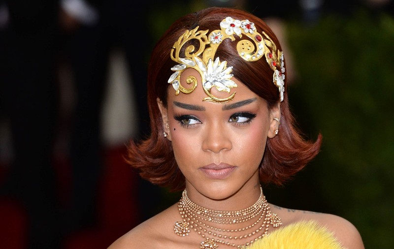 I-a lăsat pe toți cu gura căscată. Rihanna, APARIȚIE SPECTACULOASĂ la Met Gala 2015 | FOTO