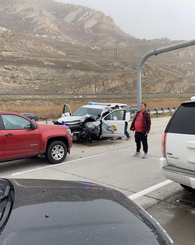 Momentul când un polițist intră intenționat cu mașina într-o camionetă care circula pe contrasens, pe o autostradă din Statele Unite | VIDEO