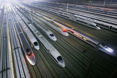 Wuhan este o metropolă uriașă din centrul Chinei, conectată strâns de restul orașelor din țară și de restul lumii FOTO: EPA