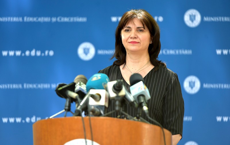 Monica Anisie:„De acum înainte, orice suspendare a orelor va presupune continuarea învățării online”