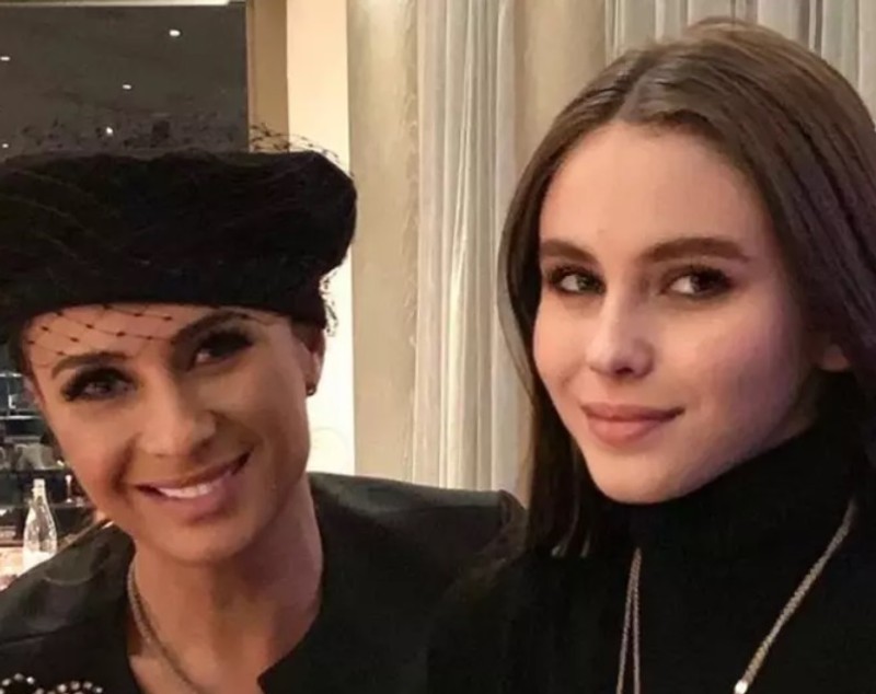 Rebecca Dumitrescu, fata Anamariei Prodan, declarații în lacrimi din cauza divorțului mamei sale de Laurențiu Reghecampf: „Nu era totul perfect”