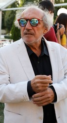 Mihai Gruia Sandu este profesor la Universitatea Națională de Artă Teatrală și Cinematografie ”I.L. Caragiale”