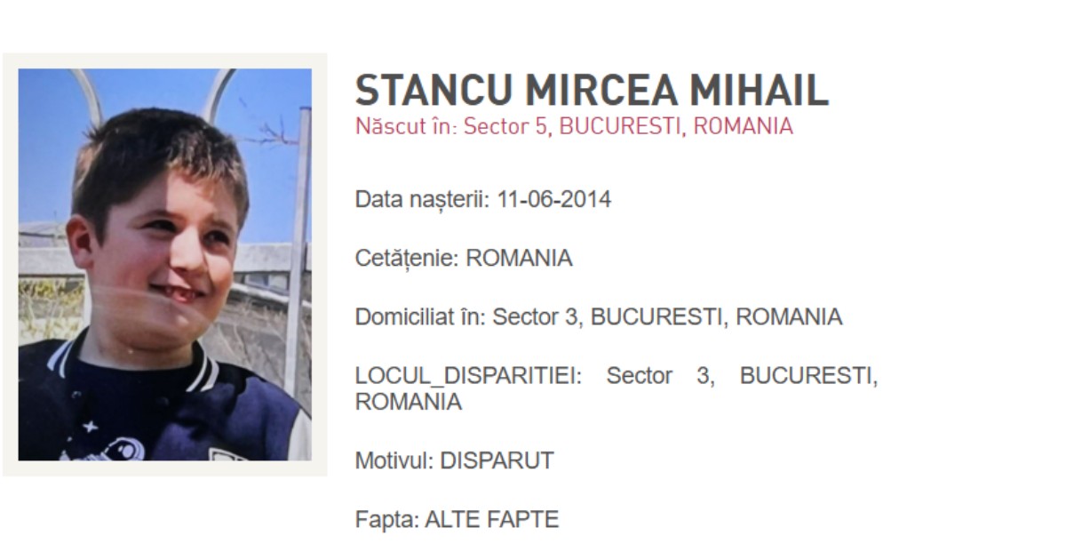 Imaginea prezentată este o fișă oficială de identificare a unei persoane dispărute, emisă de autorități.
