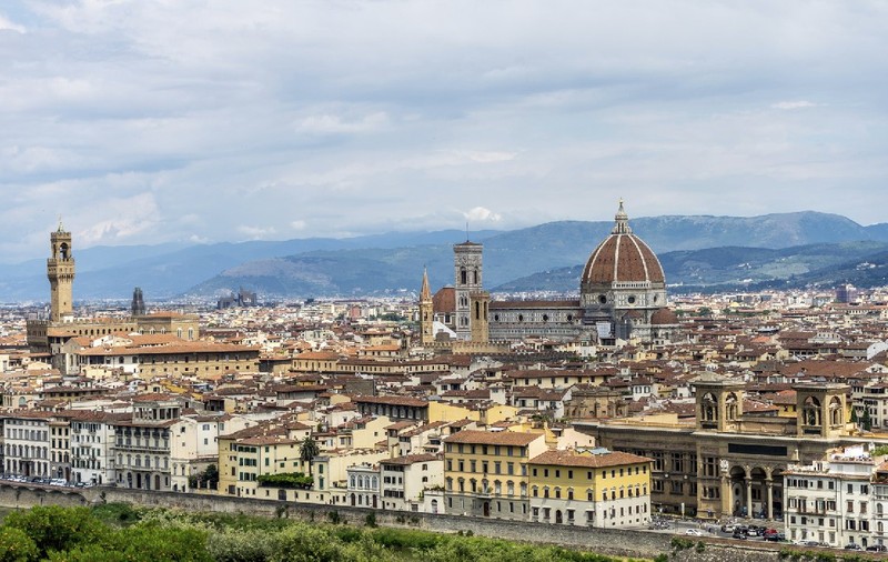 Orașul din Italia, vizitat de 15 milioane de turiști anul trecut, care va interzice terasele din centru