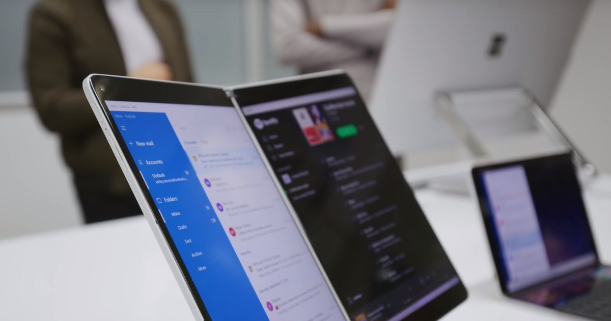 Microsoft Surface Duo, un smartphone pliabil cu Android.