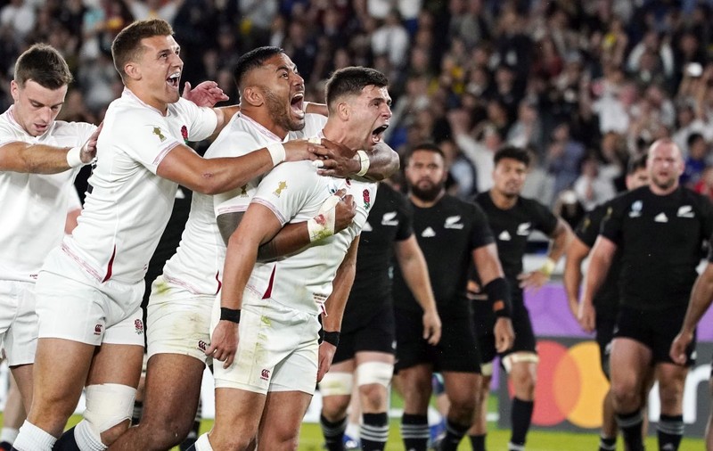 Anglia a învins Noua Zeelandă pentru prima dată în istorie într-un meci de la Cupa Mondială de rugby și a ajuns în finala competiției