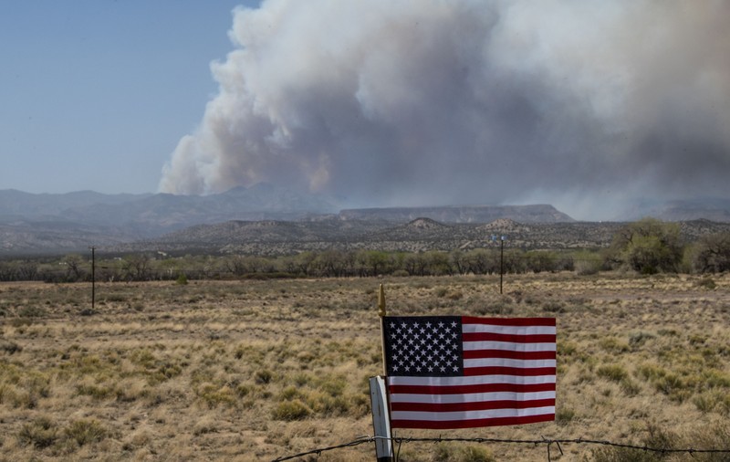 Imagini cu norii gigantici de fum degajați de incendiile din statul New Mexico, surprinse din satelit