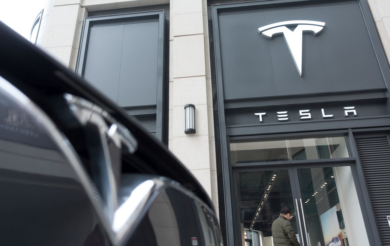 ”Pilotul Automat” de pe mașinile Tesla va deveni complet autonom în luna august. Acțiunile Tesla cresc cu 5%
