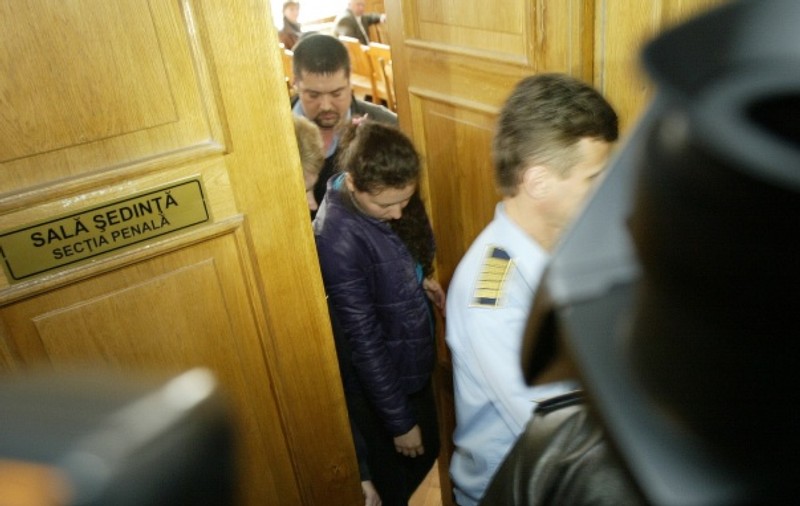 E oficial: studenta criminală va naşte în puşcărie