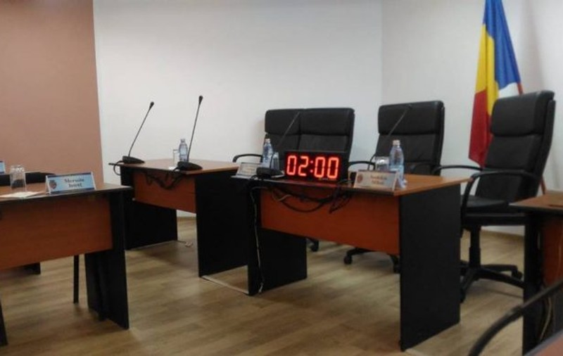 Soluția inedită găsită la Focșani pentru scurtarea ședințelor din Consiliul Local. Cronometrul care sună alarma când aleșii vorbesc mai mult de două minute