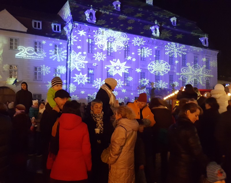Peste 10.000 de oameni au fost prezenți la deschiderea Târgului de Crăciun din Sibiu | GALERIE FOTO