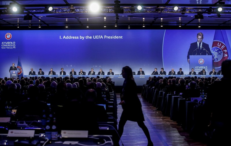 Președinții federațiilor fotbalistice din Europa, în premieră, la București. Când va avea loc reunirea UEFA