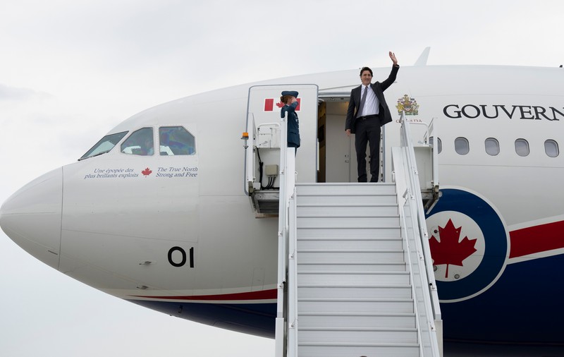 Avionul premierului canadian Justin Trudeau s-a defectat din nou. Armata, nevoită să trimită o a doua aeronavă în Jamaica, pentru reparații
