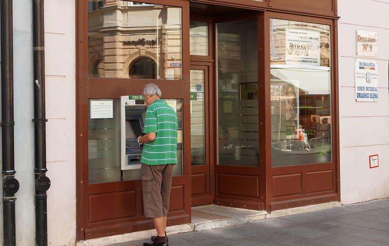 82% dintre români au în cont sub 10.000 de lei, niciunul dintre miniștri nu are sub 5.000 de euro