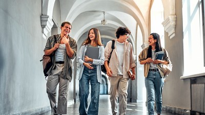 elevi-liceu-shutterstock