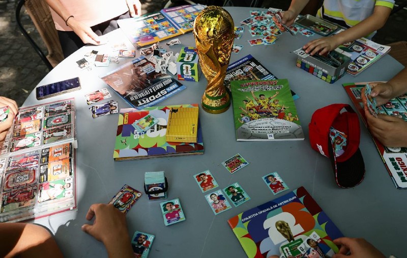 Leo Messi și Lamine Yamal au ajuns motiv de negociere în curtea Muzeului Literaturii Române din București, la întâlnirea colecționarilor de stickere Panini