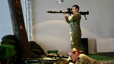 Pensiile românilor din pilonul II vor putea fi investite în arme: PSD, AUR, PNL, UDMR și USR au bătut palma