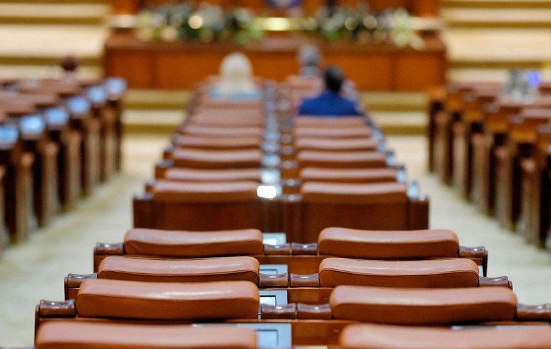 Concluzia după cercetarea a 80 de CV-uri de deputați: Stat capturat! Parlamentul impostorilor