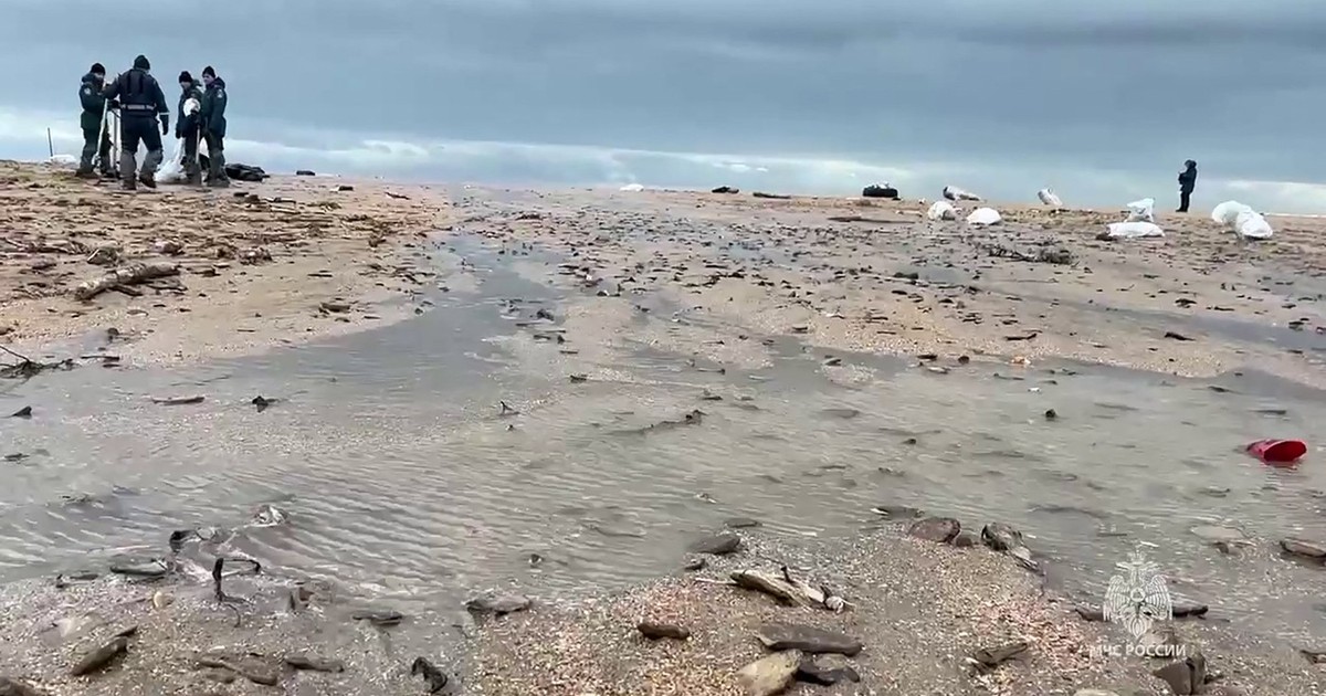 Plajă acoperită cu păcură în regiunea rusă Krasnodar Foto: Profimedia