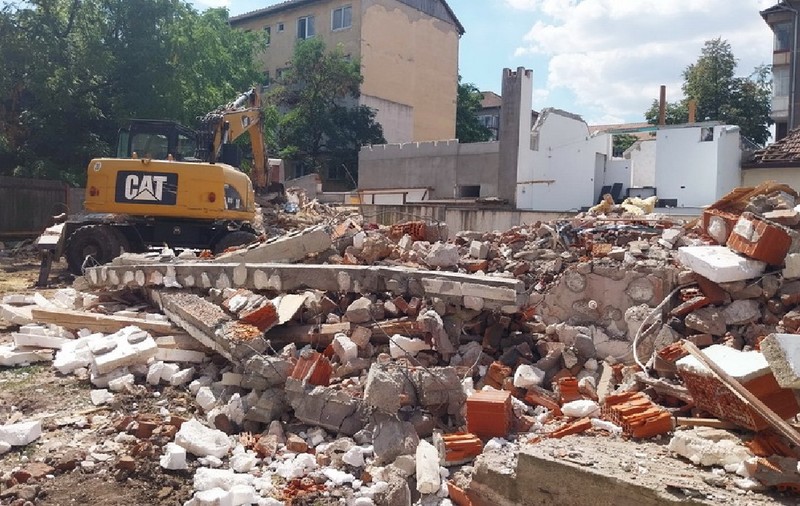 Primăria Oradea demolează case cumpărate cu 630.000 de euro, pentru a construi parcări